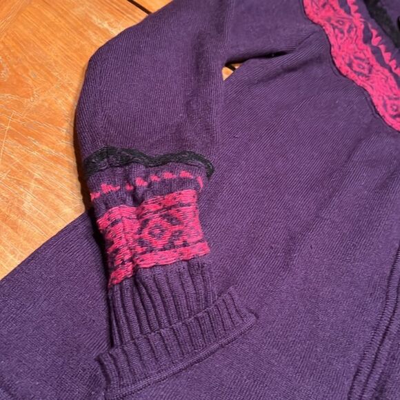 Neve Sweater  - Picture 4 of 9